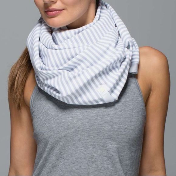 lululemon athletica Accessories - Lululemon Vinyasa Scarf